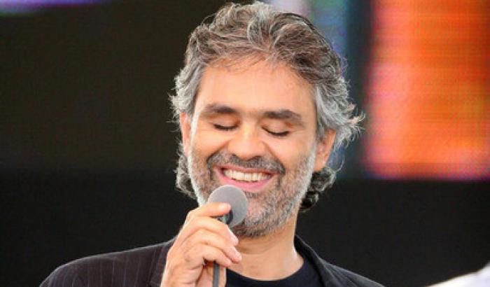 Andrea Bocelli canta con Pathos al Teatro del Silenzio