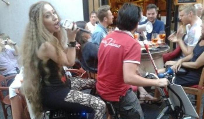 Karaoke bike, a Roma il rock si canta pedalando