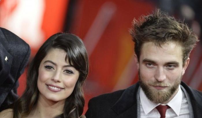 Pattinson-Mastronardi: la coppia che incanta Berlino