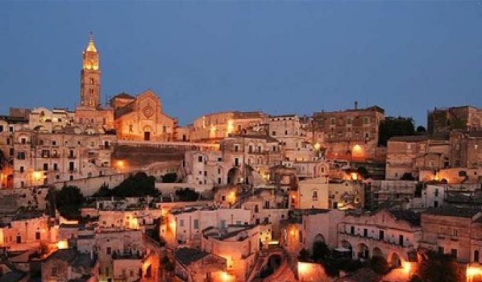 Matera invasa dai turisti: foto ricordo sui set cinematografici