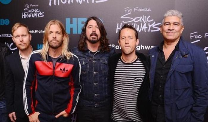 Biglietti per i Foo Fighters sold out in 10 minuti: l'ira dei fan
