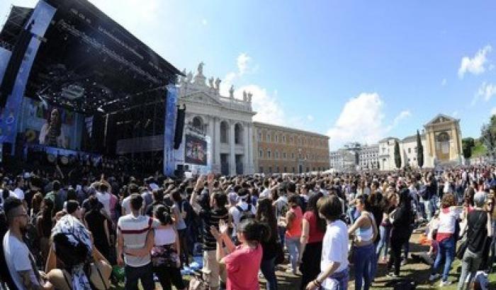 Concertone, un minuto di silenzio poi la musica