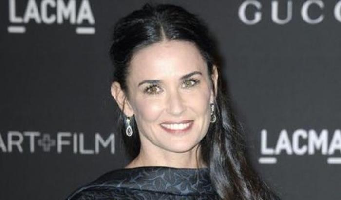 Hollywood scossa: giovane trovato annegato nella piscina di Demi Moore