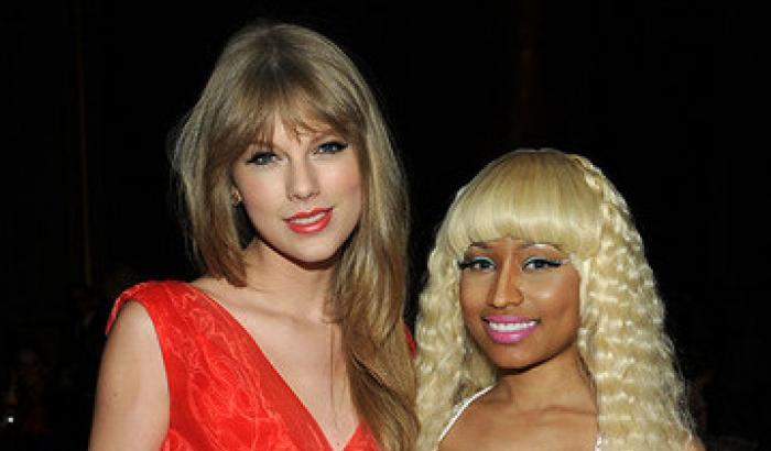 Nicki Minaj delusa: attacca Taylor Swift, donne magre e media dei bianchi