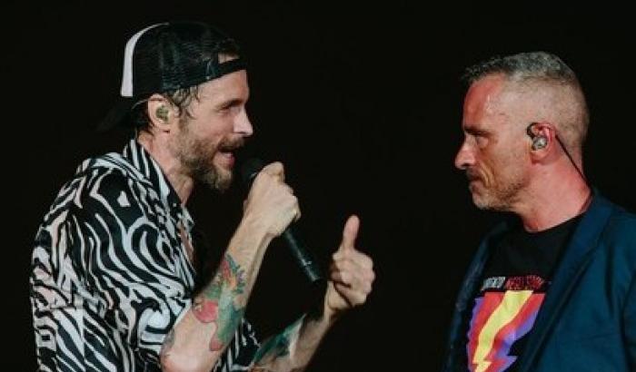 Jovanotti ricorda Pino Daniele a Napoli