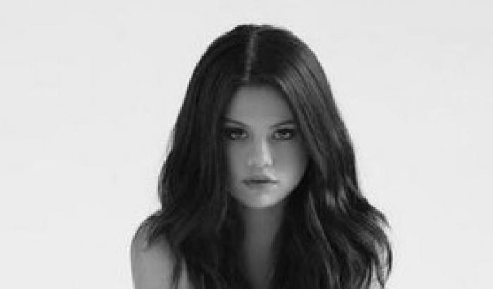 Selena Gomez: nuda sulla copertina del suo nuovo cd