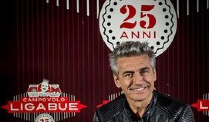 Ligabue balla sul mondo. In 150 mila per i 25 anni di carriera