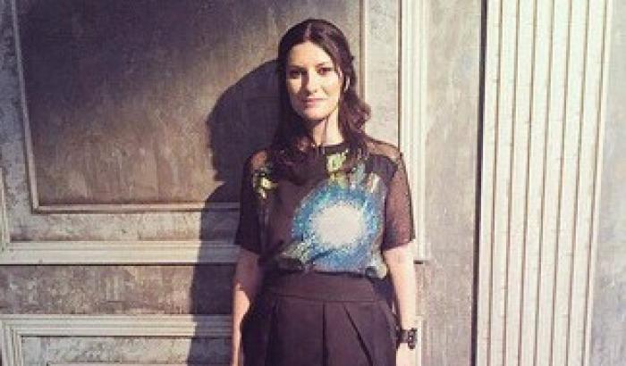 La Pausini furiosa: in aereo mi hanno separata da mia figlia di 2 anni