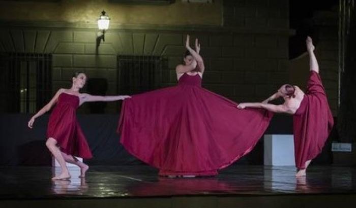 Assenza, spettacolo di danza, musica e teatro dove la disabilità è invisibile