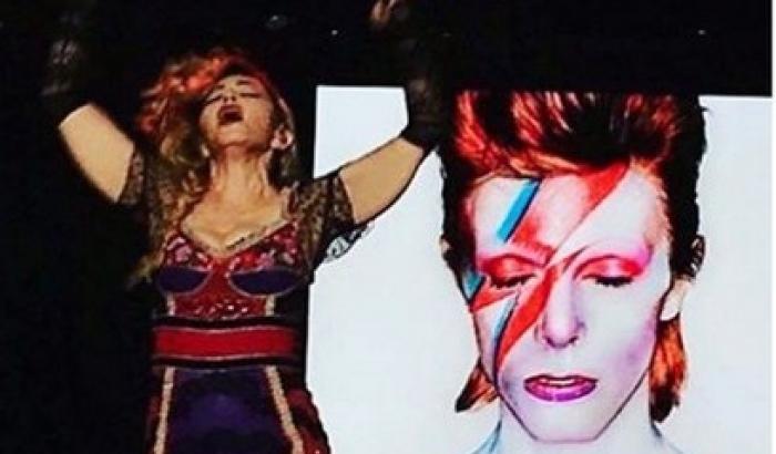 Madonna omaggia David Bowie, cantando Rebel Rebel