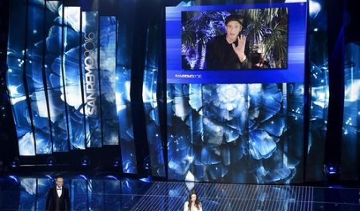 Sanremo, sul palco dell'Ariston c'è Fiorello
