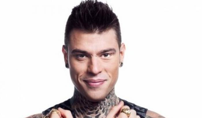 Fedez picchiato dal vicino di casa per la musica troppo alta