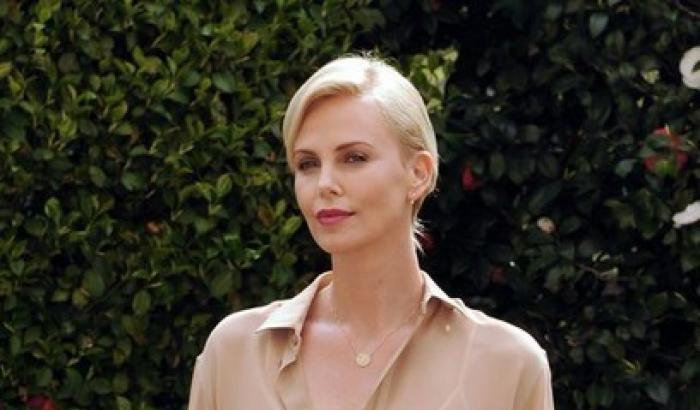 Charlize Theron, regina dei ghiacci strega Milano