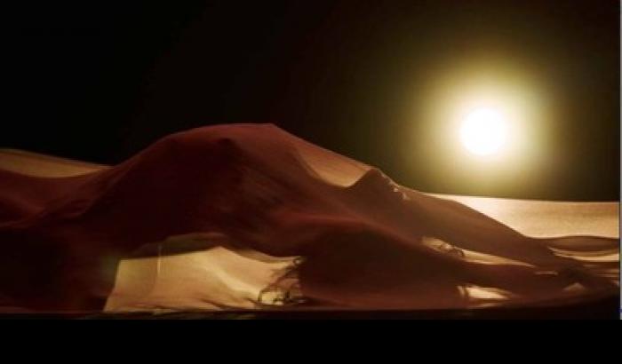 Rihanna: trasparenze hot nel nuovo video Kiss it Better