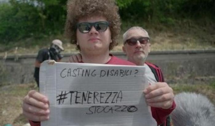 Cercasi disabile che faccia "tenerezza": bufera sull'annuncio