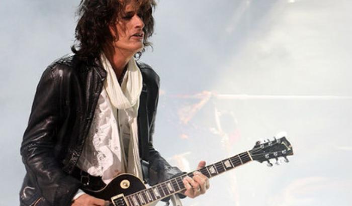 Sviene Joe Perry, il chitarrista degli Aerosmith