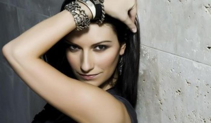 Laura Pausini non sta bene: cancellate cinque date del tour