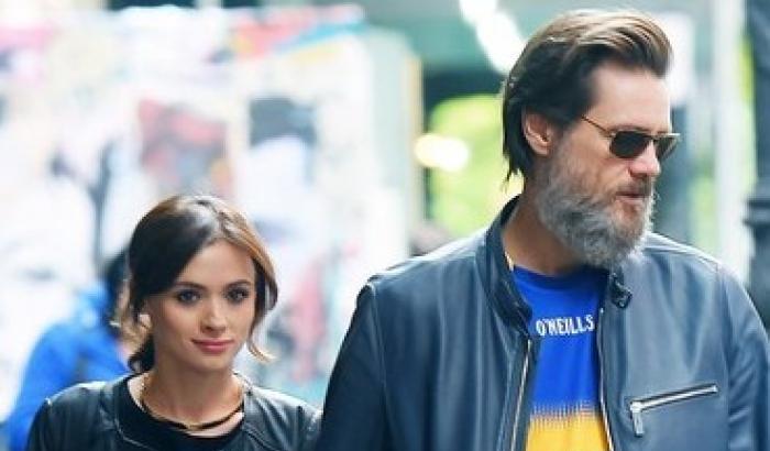 Carrey denunciato dalla madre della ex: "Mia figlia suicida per colpa sua"