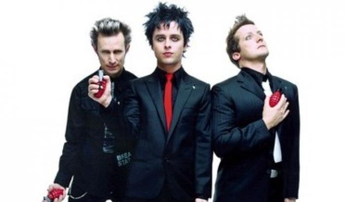 Lo slogan dei Green Day agli Ama:"No Trump, no KKK, no fascist Usa"