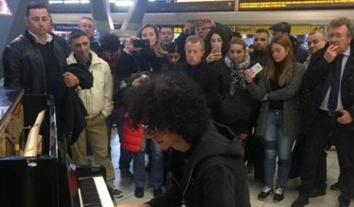 Allevi a Napoli incontra i musicisti dei Quartieri Spagnoli