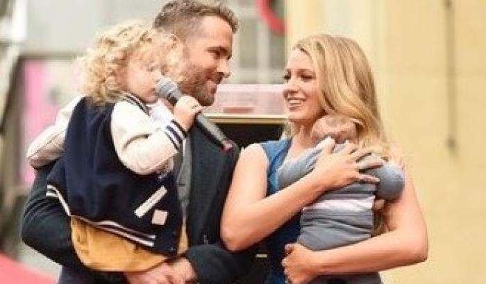 Ryan Reynolds conquista la stella sulla Walk of Fame con la famiglia