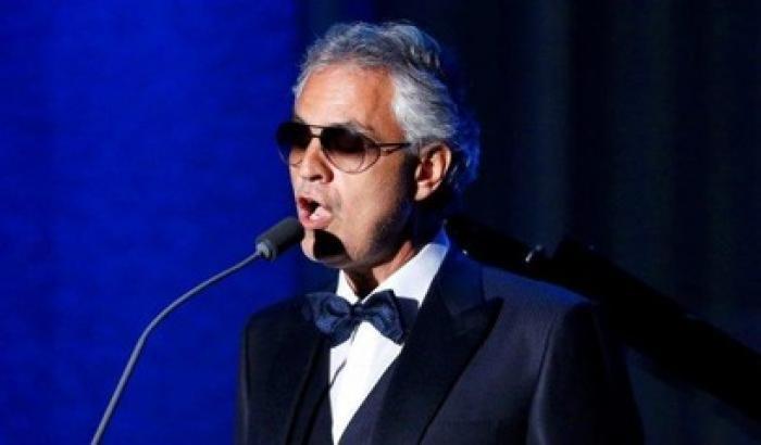 Bocelli fa arrabbiare i fan: non canterà per Trump