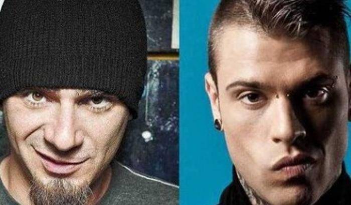 Fedez e J-Ax insultati in piazza Duomo: si sfiora la rissa