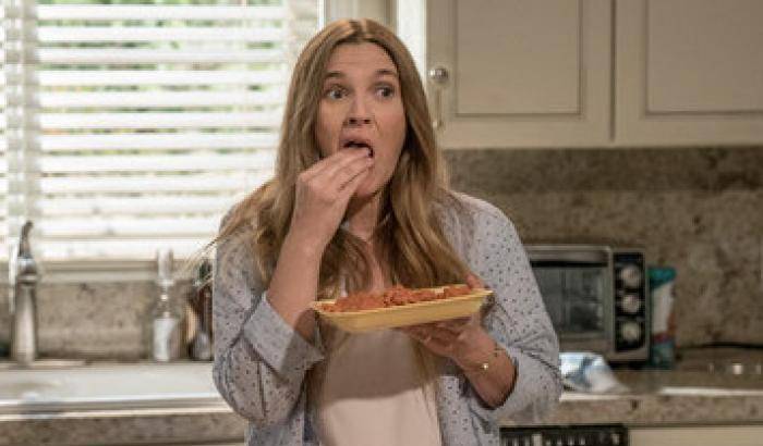 Da domani Drew Barrymore sarà una deliziosa zombie su Netflix