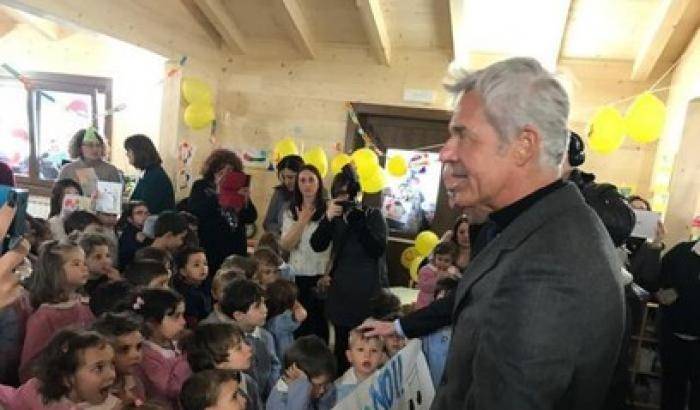 Terremoto, Claudio Baglioni consegna ai bimbi di Norcia 700mila euro