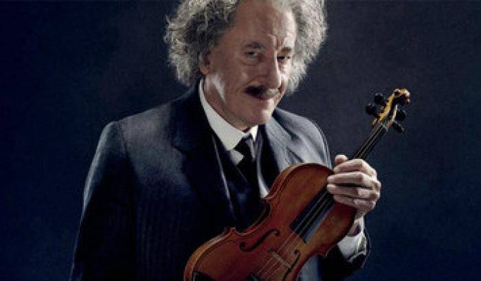 Albert Einstein suona Lady Gaga nel nuovo promo di Genius