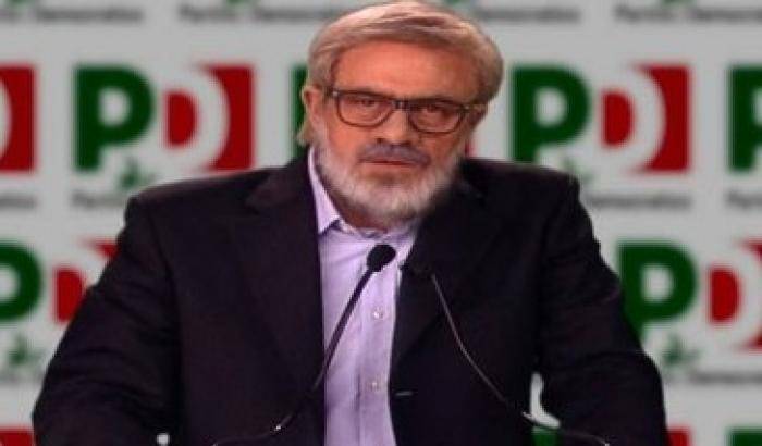 Crozza imita Emiliano: "Una parte del mio corpo ama Renzi"