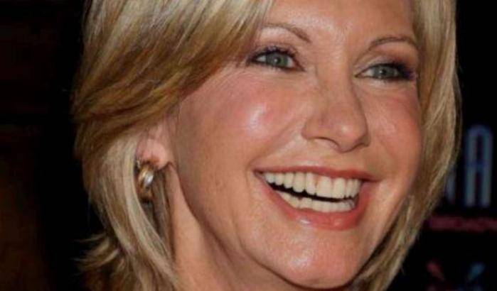 Olivia Newton-John: sconfiggerò il cancro, sono commossa da tanto amore