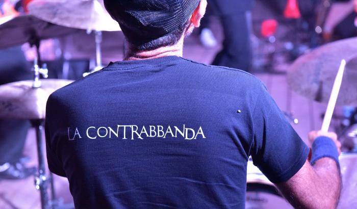 La Contrabbanda "un’orchestrina d’antan, un’attrezzeria musicale, un carosello" in concerto