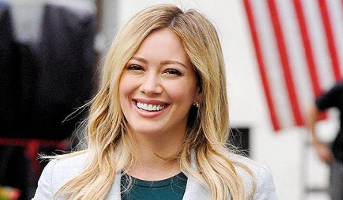 Hilary Duff posta una foto delle vacanze sui social: le svaligiano casa