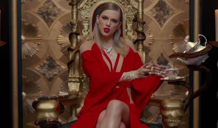 Taylor Swift sui pannelli per la sicurezza stradale: se non capite, chiedete al millenials più vicino