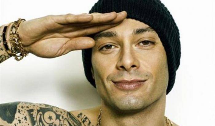 Quel 'fenomeno' di Fabri Fibra in tour: il rap irriverente non muore mai