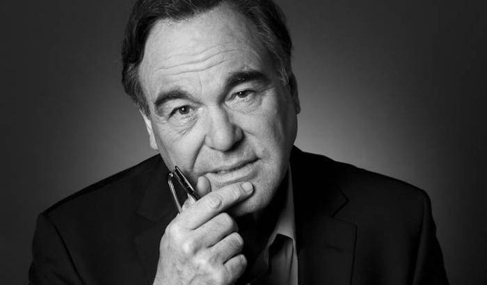 Oliver Stone: a Weinstein un processo in tribunale, non in piazza