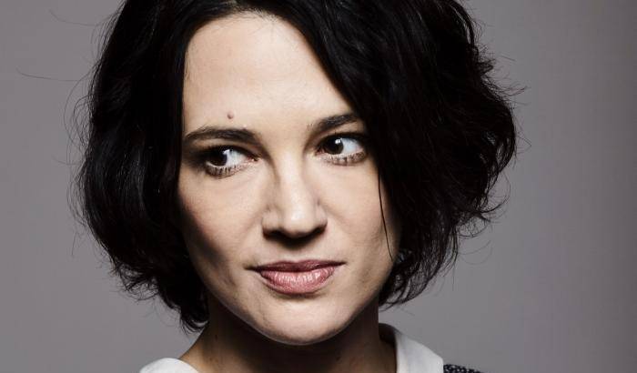 Asia Argento lascia l'Italia: "tornerò quando miglioreranno le cose per le donne"