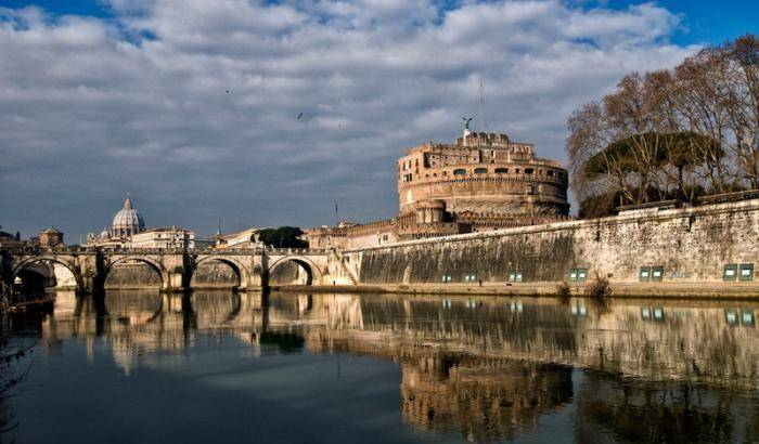 Le 'Notti magiche' di Virzì a Roma: tre sceneggiatori in cerca d'attori e un cadavere nel Tevere