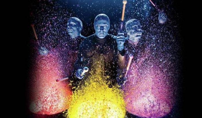 Alieni silenti e blu invadono i nostri palchi: il Blue Man Group di Broadway atterra in Italia