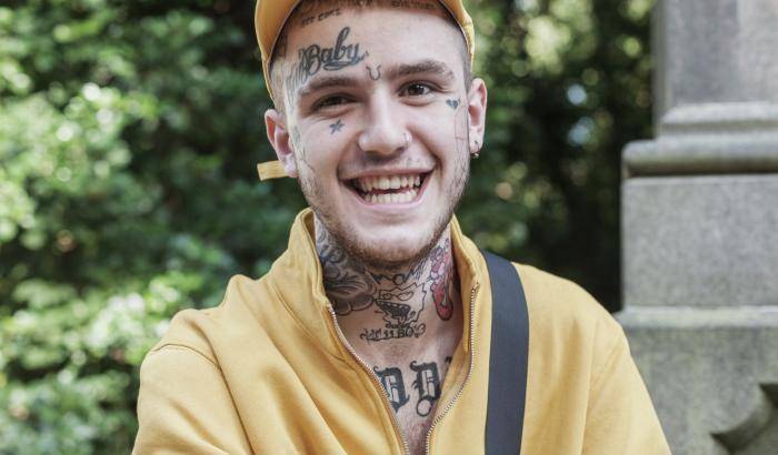 Lil Peep, il rapper emo, è morto. Forse un suicidio con una overdose