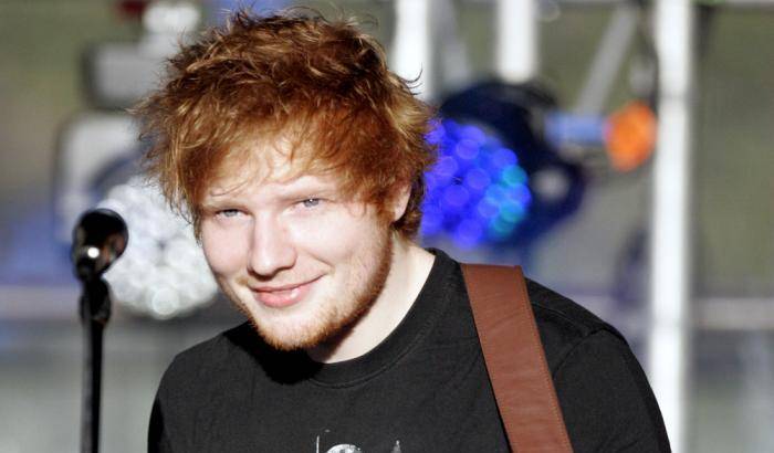 Ed Sheeran superospite della finale di "X Factor"