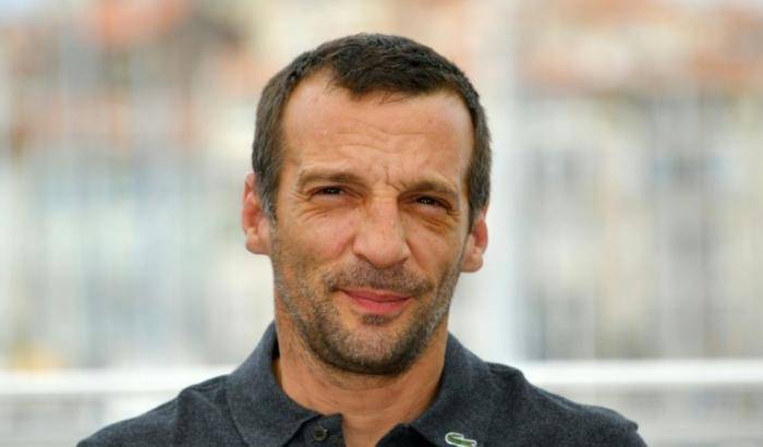 Operazione anti-droga in ospedale psichiatrico: Mathieu Kassovitz insulta la polizia