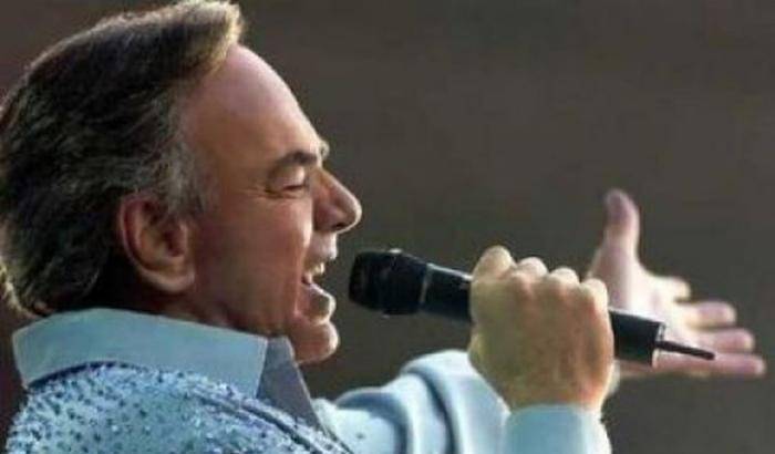 Neil Diamond interrompe i suoi concerti, gli è stato diagnosticato il morbo di Parkinson