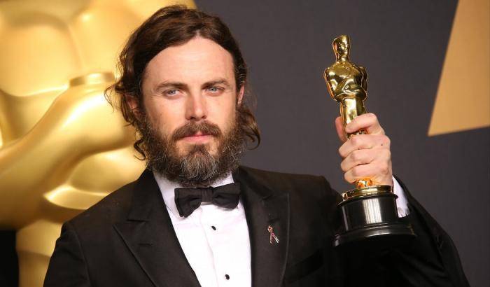 Casey Affleck, denunciato per molestie, non consegnerà l'Oscar alla miglior attrice