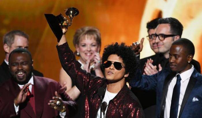 Grammy Awards 2018, Bruno Mars prende tutto