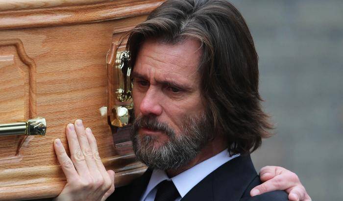 Archiviate le accuse contro Jim Carrey: estraneo alla morte per overdose dell'ex compagna