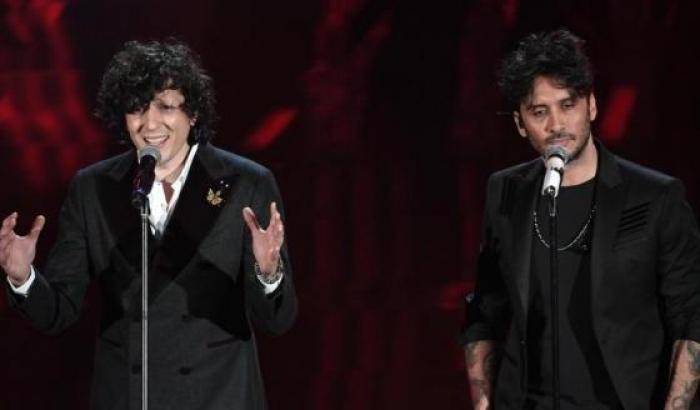 I fan di Ermal Meta e Fabrizio Moro scatenati contro Sanremo: su twitter #IoStoConMetaMoro