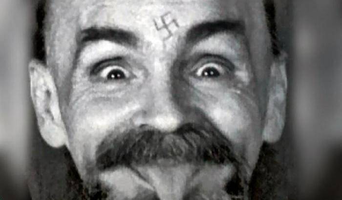 L'ultimo addio a Charles Manson, leader della Family che sconvolse gli Usa nel '69