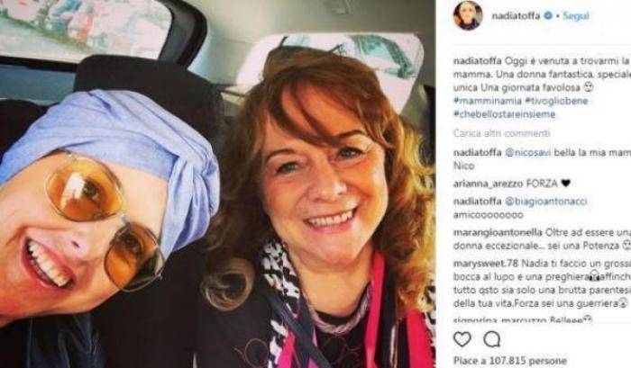 Nadia Toffa, selfie con la mamma e senza parrucca